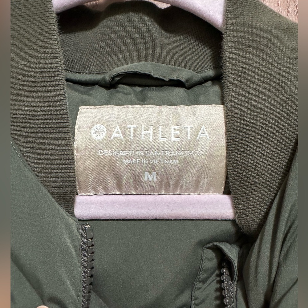 Athleta Inlet Quilted Vest in Olive - Small stain - Picture 4 of 8